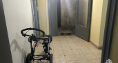 В ярославской многоэтажке подожгли детскую коляску и закоптили целый этаж