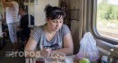 Забудьте про вареную курицу и фольгу: что взять в дорогу, чтобы вкусно поесть в поезде и не раздражать запахами попутчиков
